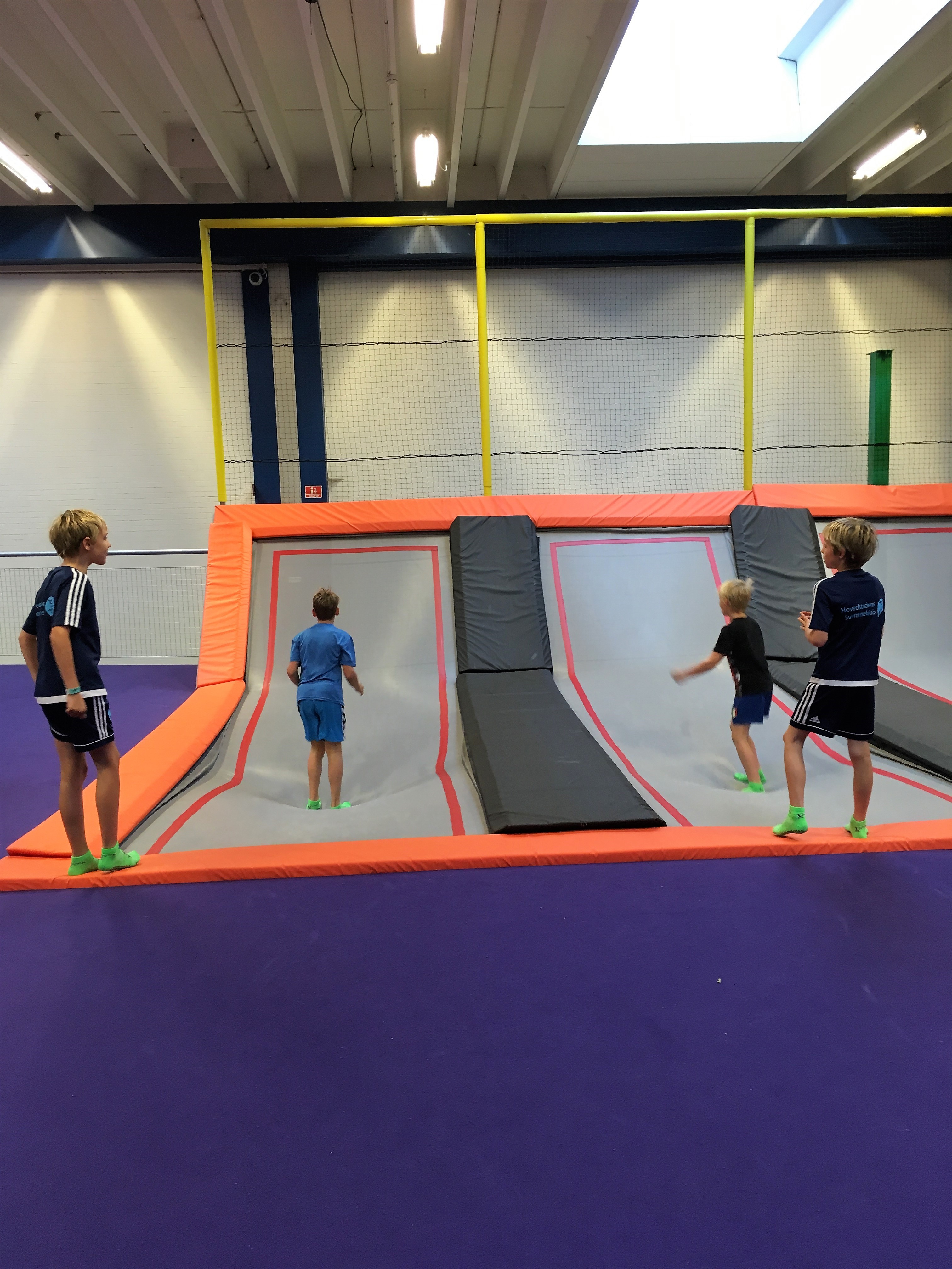 En tur til XJump med Kejserpingvin Guld Hovedstadens Svømmeklub